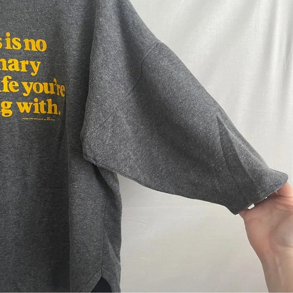 3/4 sleeve “this is no ordinary housewife” sweatshirt size L/XL - Picture 3 of 13
